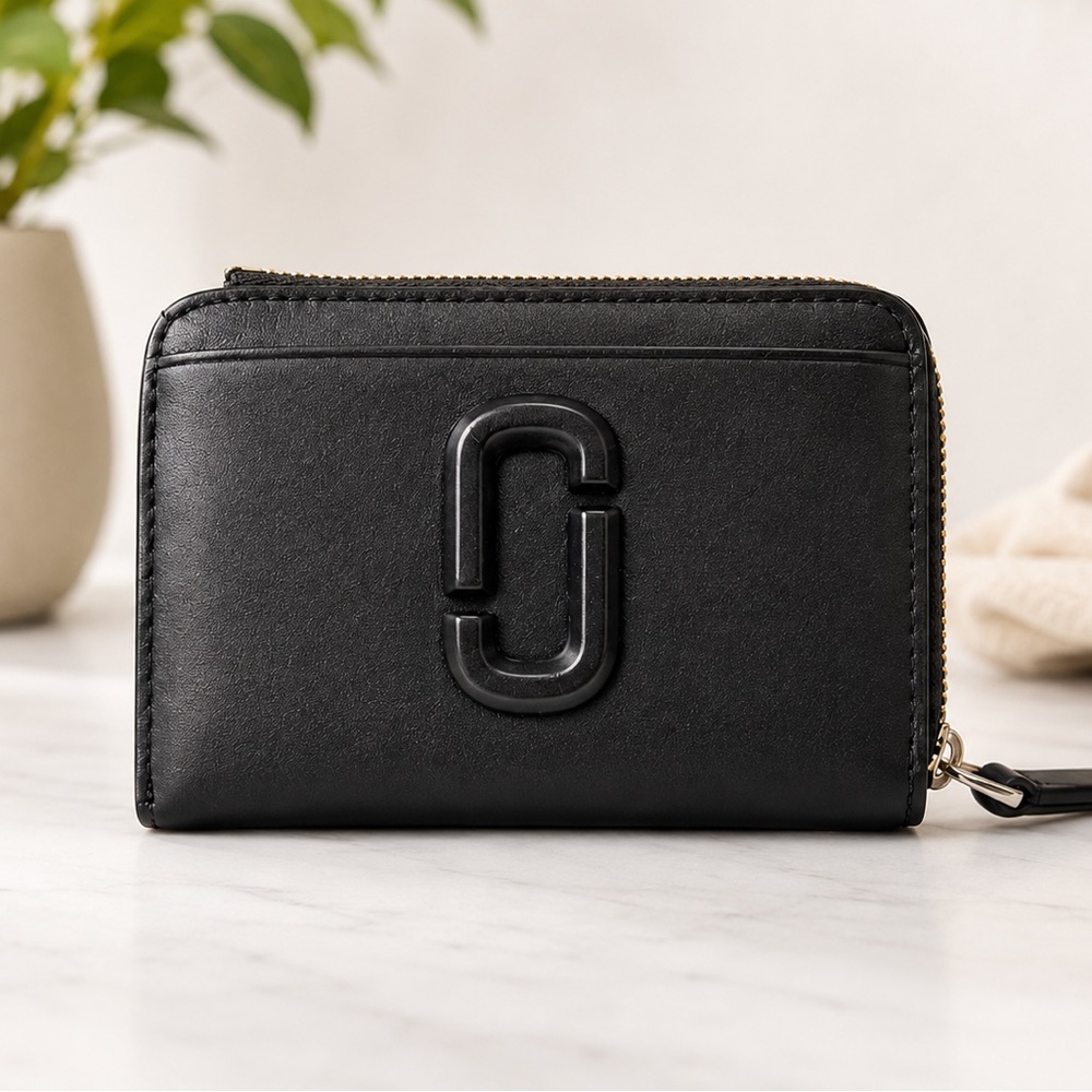 Marc Jacobs Black Embossed Logo Zip Card Holder